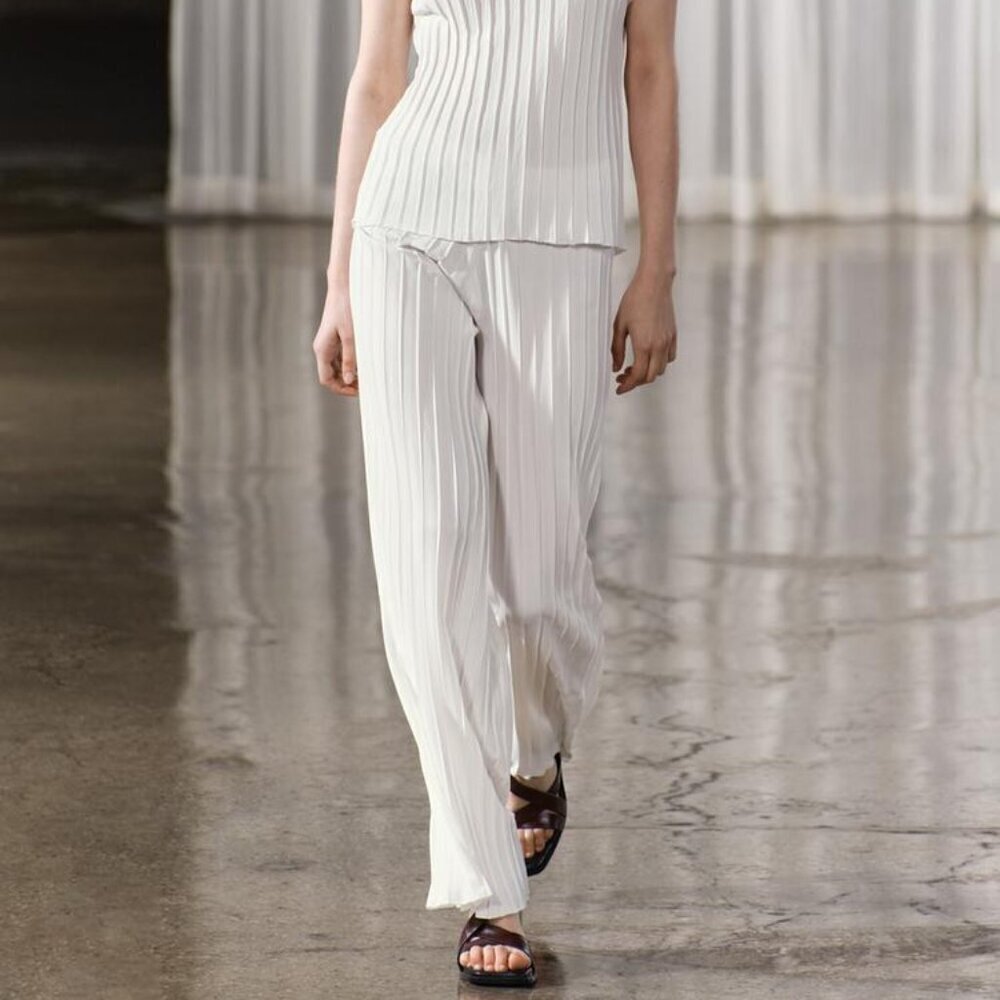 ZARA WHITE HIGH WAIST PLEATED PANTS WIDE LEG - Picture 4 of 10